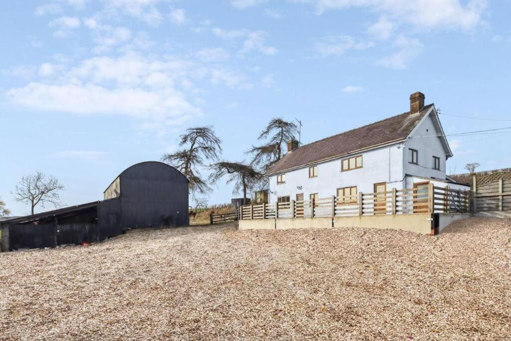 Upper Caerfaelog Farmhouse Llanbister Екстериор снимка