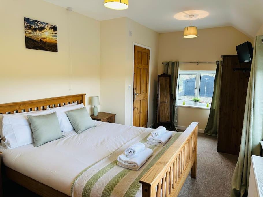 Upper Caerfaelog Farmhouse Llanbister Екстериор снимка