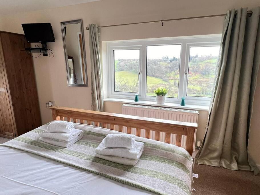 Upper Caerfaelog Farmhouse Llanbister Екстериор снимка